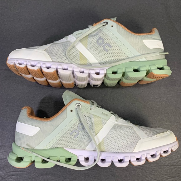 On Running CloudFlow V3 Women’s Running & Walking sneakers // Shoe Size- 6 - Picture 4 of 10